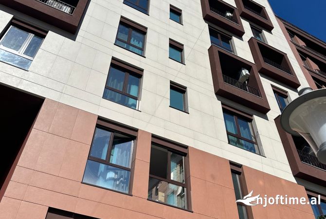 Ambiente Commerciale in Affitto 3+1 a Tirana - 800 Euro