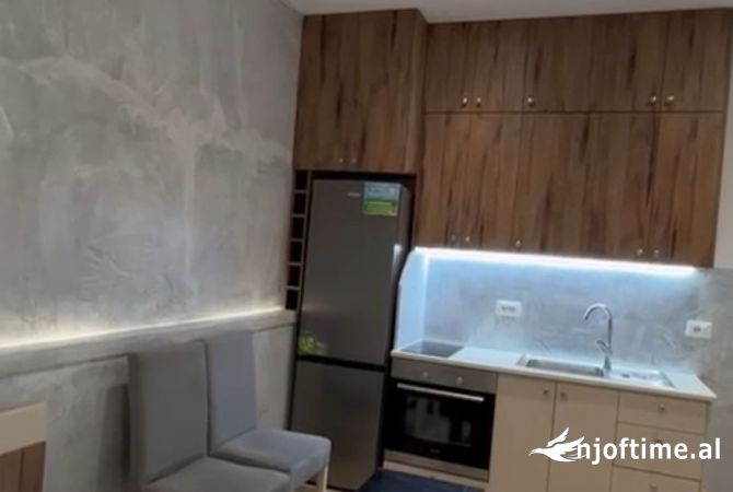 Jepet me Qera Garsoniere me ballkon e Super Mobiluar, në Yzberisht.