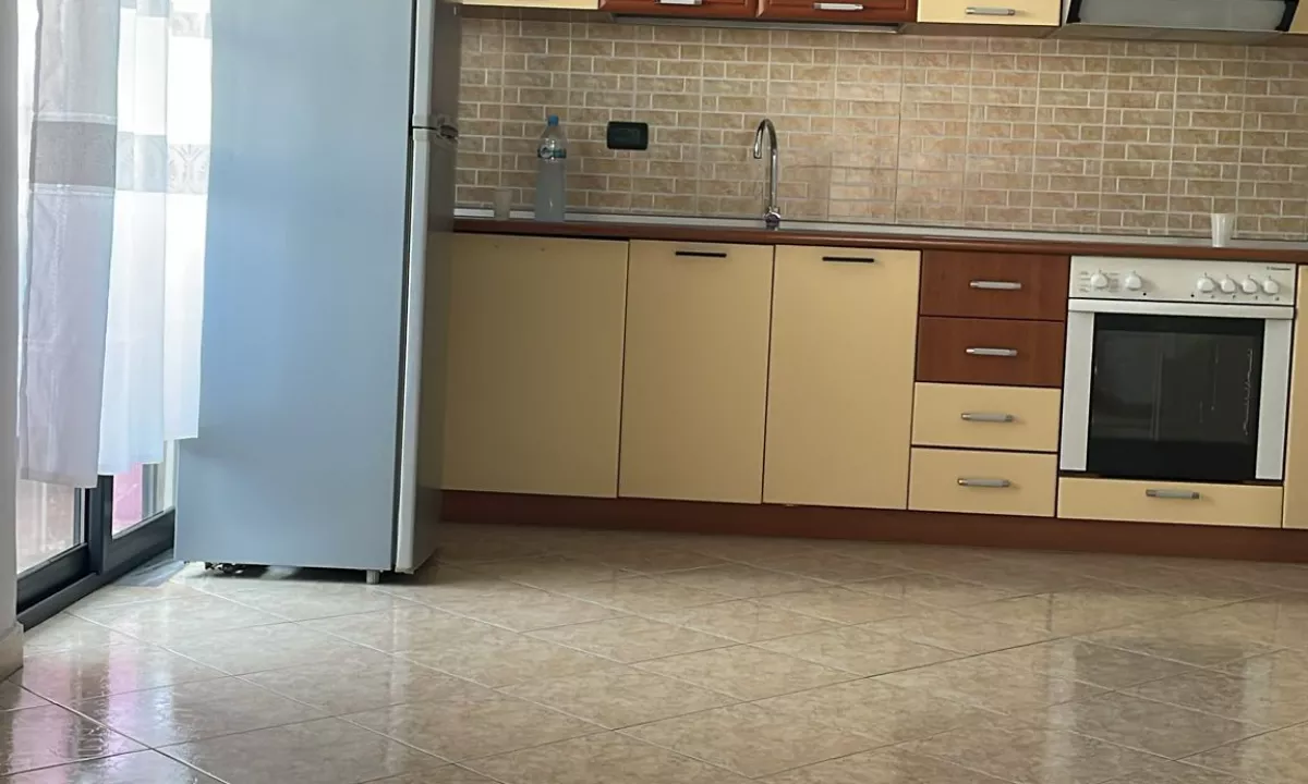 Shtepi me qera Apartament ne Tirane, 1+1, Mobilimi E mobiluar, Pagesa 450  Euro.