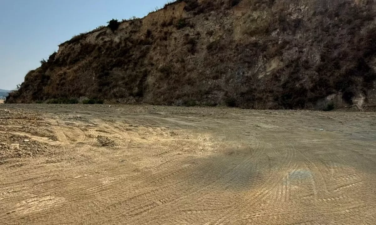 Shitet Toke ne Mezez me Certifikat Pronesie. (Pranohet Makine deri ne 30-40 mije Euro)