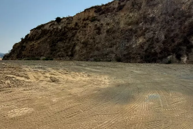 Shitet Toke në Mëzez me Çertifikat Pronësie. (Pranohet Makinë deri në 30-40 mijë €)