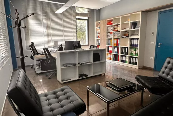 Business Property for Rent 3+1 in Tirana - 90,000 Leke