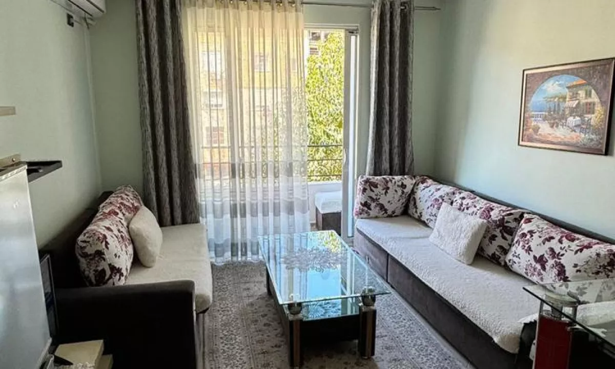 Shtepi me qera Apartament ne Tirane, 2+1, Mobilimi E mobiluar, Pagesa 600  Euro.