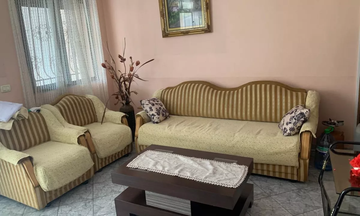 Shtepi me qera Apartament ne Tirane, 1+1, Mobilimi E mobiluar, Pagesa 300  Euro.