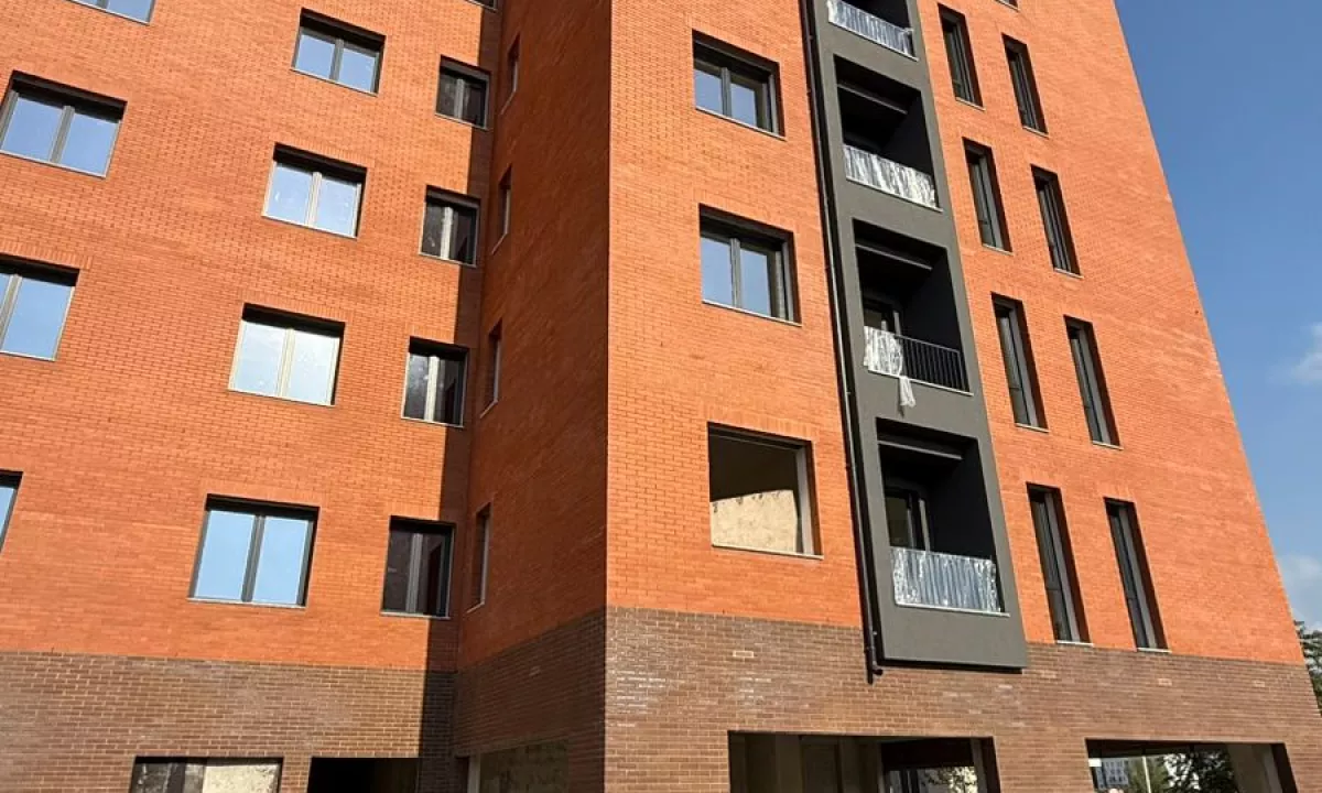 Shtepi ne shitje Apartament ne Tirane, 2+1, Mobilimi Bosh, pa mobiluar, Pagesa 104,000  Euro.