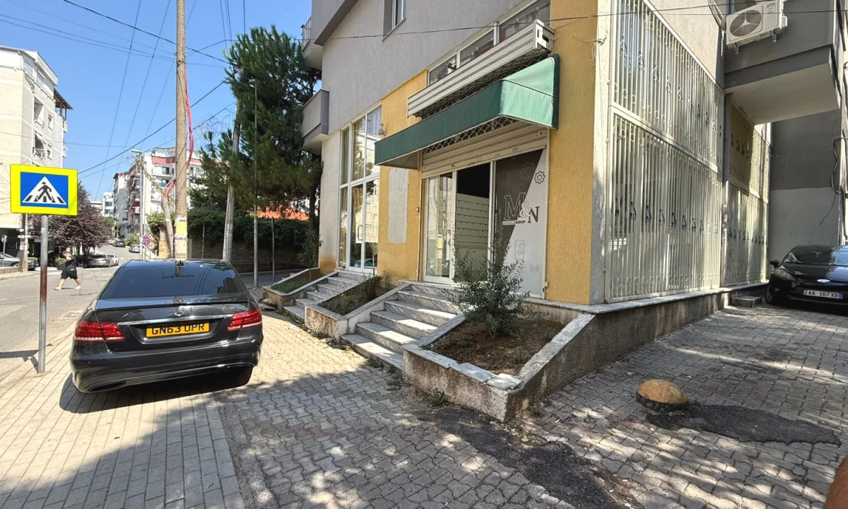 Shitet Ambient Biznesi tek Fresku, ne Rrugen Shefqet Kuka.