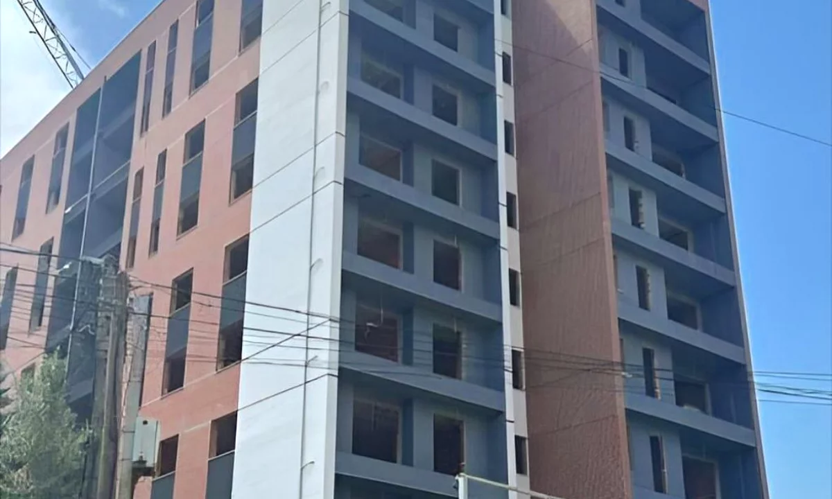 Shtepi ne shitje Apartament ne Tirane, 1+1, Mobilimi Bosh, pa mobiluar, Pagesa 95,000  Euro.