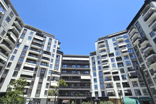 Shtepi ne shitje Apartament ne Tirane, 1+1, Mobilimi Bosh, pa mobiluar, Pagesa 126,000  Euro.