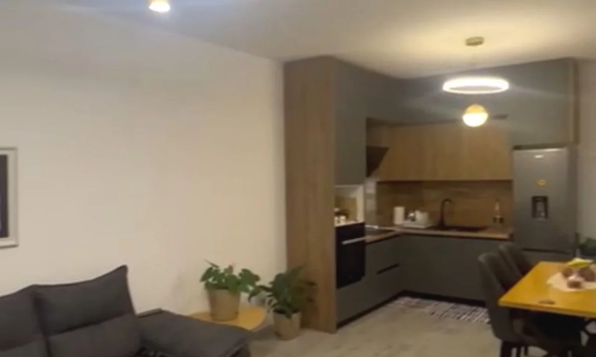 Shtepi ne shitje Apartament ne Tirane, 2+1, Mobilimi E mobiluar, Pagesa 120,000  Euro.