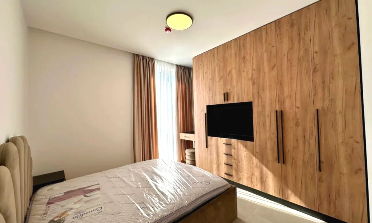 Shtepi me qera Apartament ne Tirane, 2+1, Mobilimi E mobiluar, Pagesa 1,300  Euro.