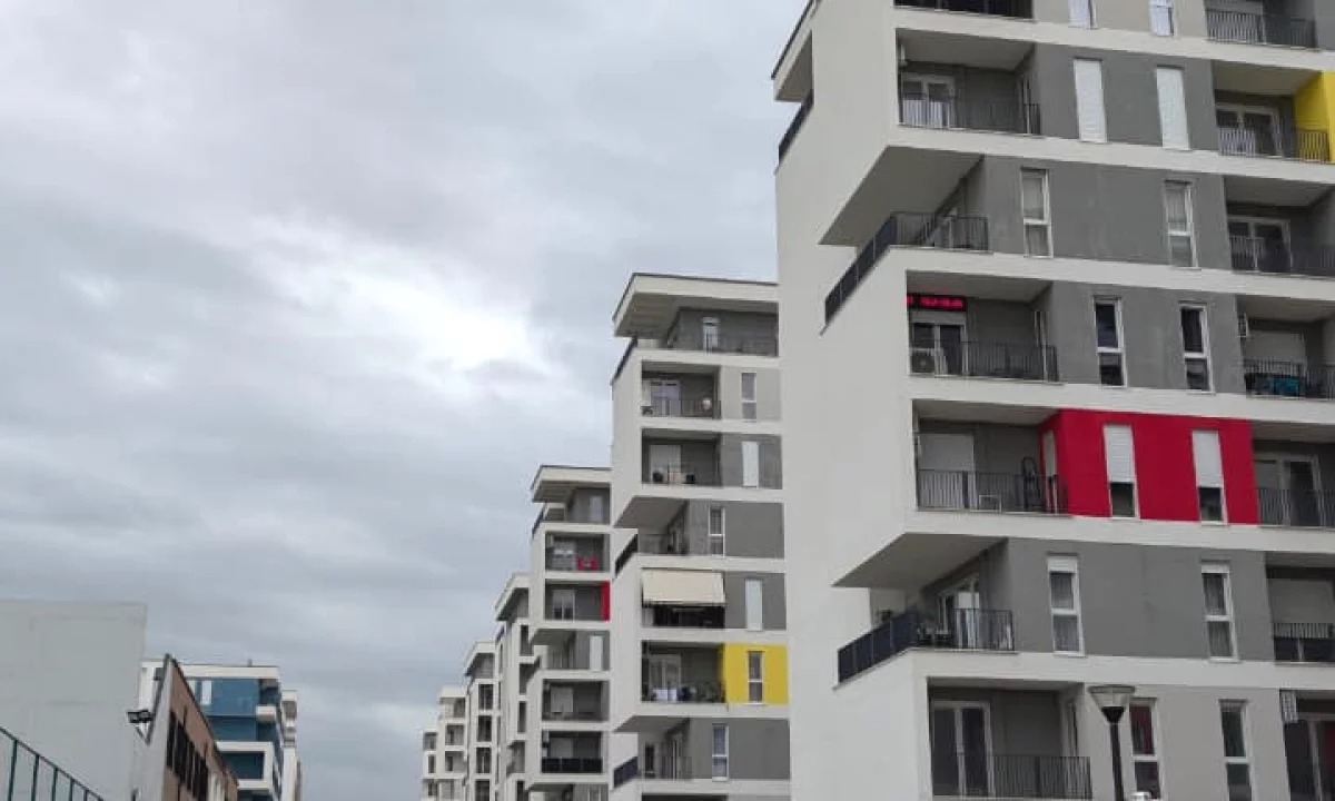 Jepen me Qira 2 Ambiente Biznesi prane shkolles ne Univers City, afer QTU!