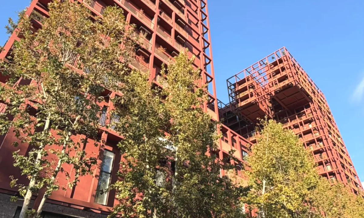 Jepet me Qira Super Ambient Biznesi te Tirana Garden Building ne Rrugen e Kavajes.