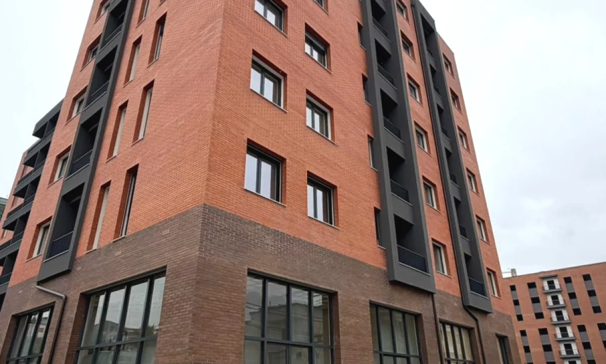 Shtepi ne shitje Apartament ne Tirane, 2+1, Mobilimi Bosh, pa mobiluar, Pagesa 113,400  Euro.