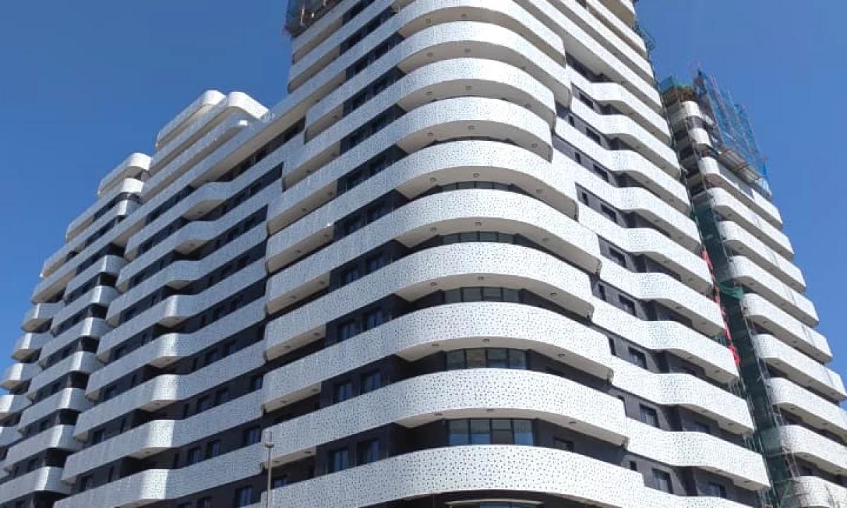 Shtepi ne shitje Apartament ne Tirane, 2+1, Mobilimi Bosh, pa mobiluar, Pagesa 300,000  Euro.