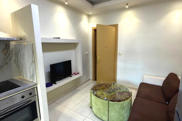 Shtepi me qera 1+1 ne Tirane - 35,000 Leke