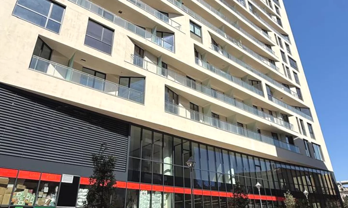 Jepet me Qera Apartament 2+1+2 – I Pershtatshem per Banim ose Zyra tek Rruga Mine Peza