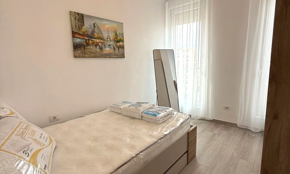 Shtepi me qera Apartament ne Tirane, 2+1, Mobilimi E mobiluar, Pagesa 80,000  Leke.