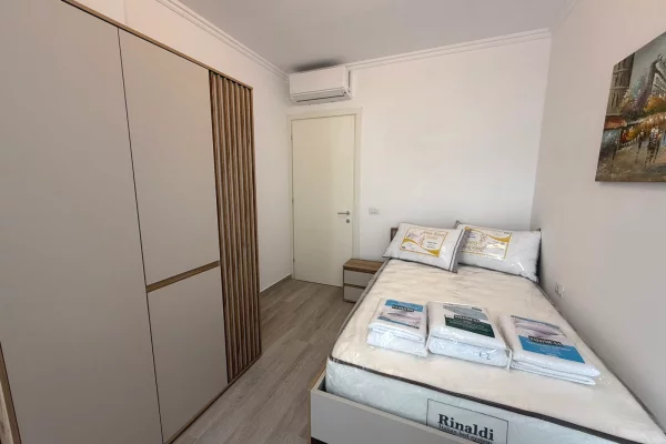 Shtepi me qera Apartament ne Tirane, 2+1, Mobilimi E mobiluar, Pagesa 80,000  Leke.