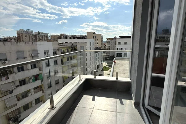 Shtepi me qera Apartament ne Tirane, 2+1, Mobilimi E mobiluar, Pagesa 80,000  Leke.