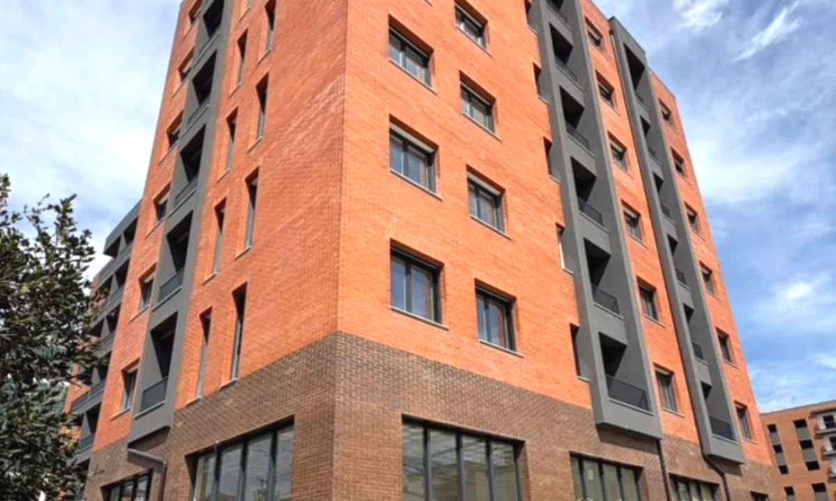 Shtepi ne shitje Apartament ne Tirane, 1+1, Mobilimi Bosh, pa mobiluar, Pagesa 92,000  Euro.