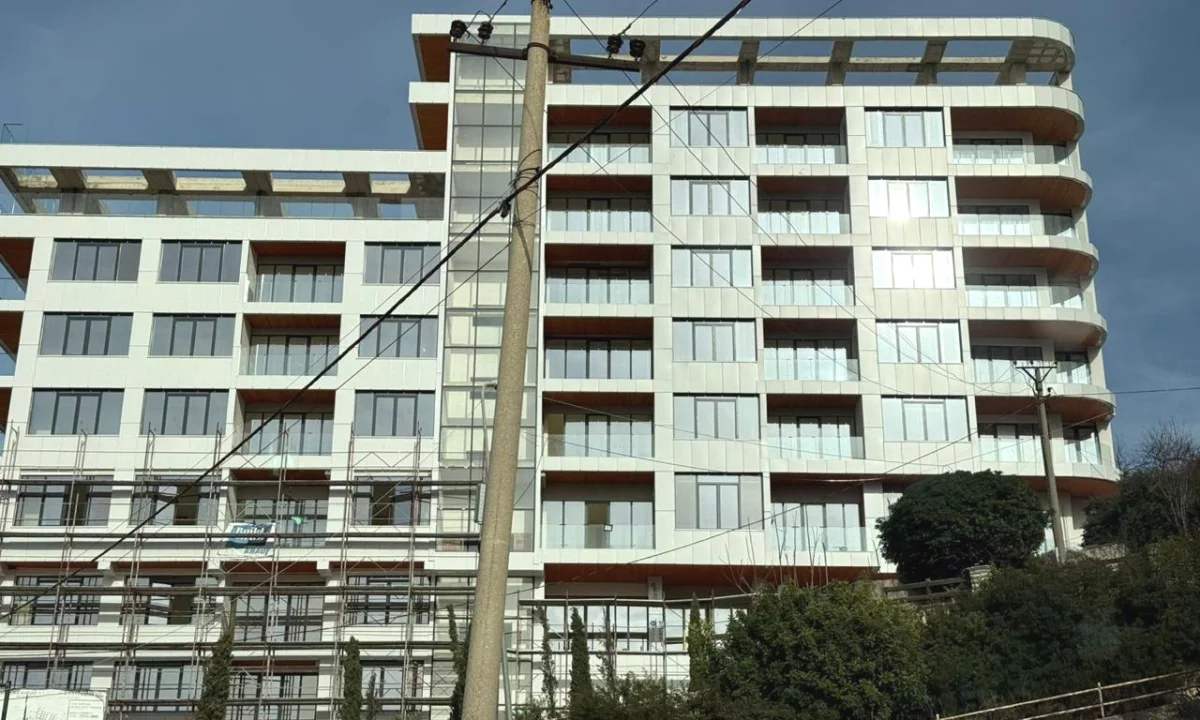 Shtepi ne shitje Apartament ne Vlore, 1+1, Mobilimi Pjeserisht e mobiluar, Pagesa 175,000  Euro.