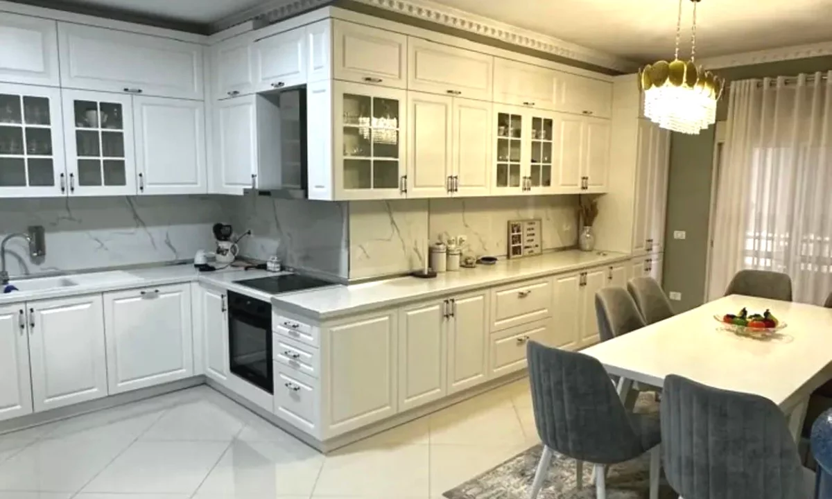 Shtepi ne shitje Apartament ne Durres, 3+1, Mobilimi E mobiluar, Pagesa 230,000  Euro.