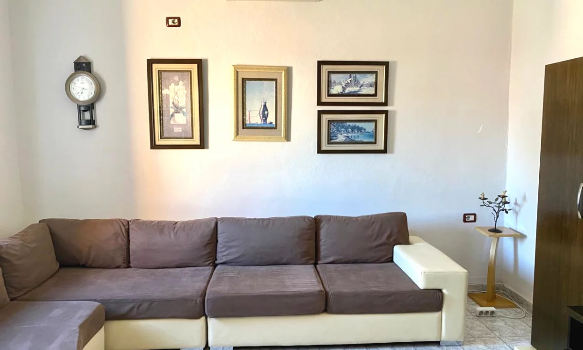 Shtepi me qera Apartament ne Tirane, 1+1, Mobilimi E mobiluar, Pagesa 45,000  Leke.