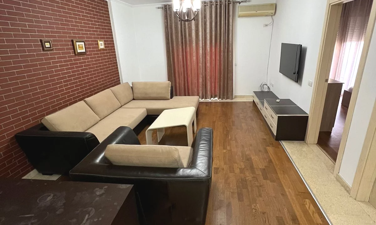 Shtepi me qera Apartament ne Tirane, 3+1, Mobilimi E mobiluar, Pagesa 800  Euro.