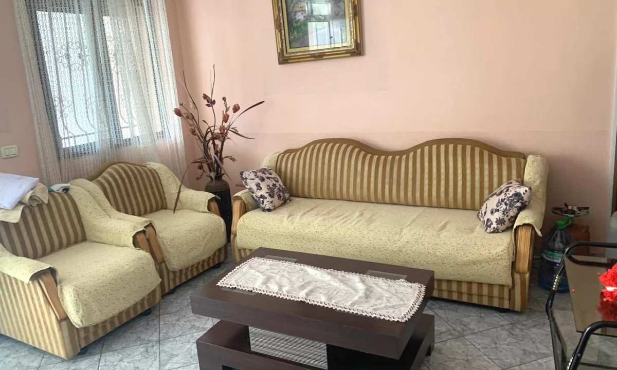 Shtepi me qera Apartament ne Tirane, 1+1, Mobilimi E mobiluar, Pagesa 300  Euro.