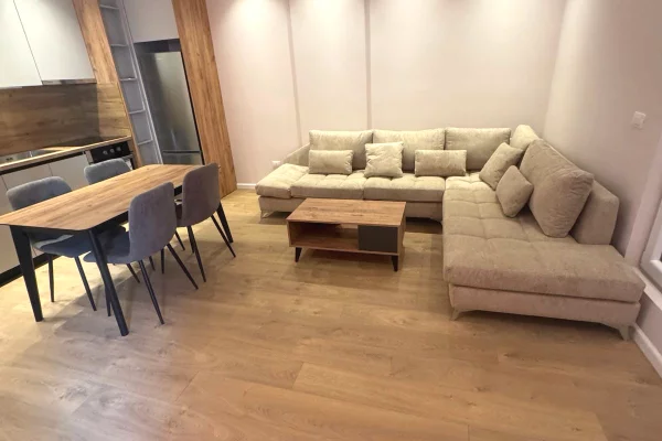Jepet me Qera Apartament 1+1 + Ballkon