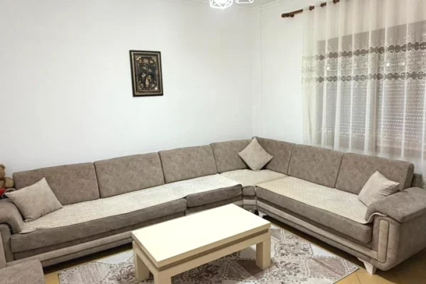 Jepet me Qera Apartament 2+1 + POST PARKIMI tek Rruga Siri Kodra