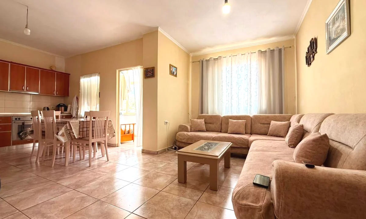 Shtepi ne shitje Apartament ne Tirane, 2+1, Mobilimi E mobiluar, Pagesa 12,000,000  Leke.