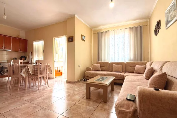 Shitet Apartament 2+1 me hipotek tek Kafja e Remës
