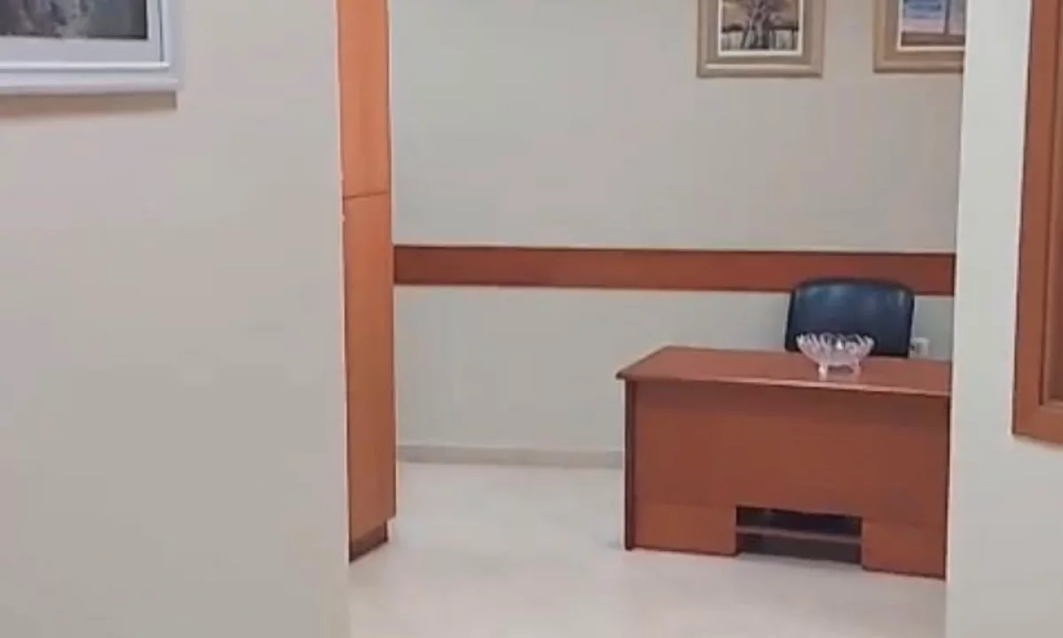 Jepet me Qera ambient per zyra tek Myslym Shyri, Tirane