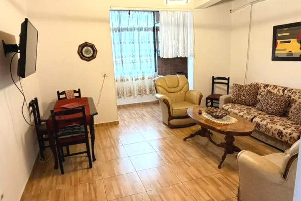 Shtepi me qera 1+1 ne Tirane - 40,000 Leke