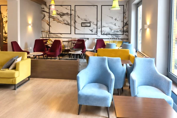 Ambiente Commerciale in Affitto 2+1 a Tirana - 3,500 Euro