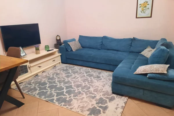 Shtepi me qera 2+1 ne Tirane - 60,000 Leke