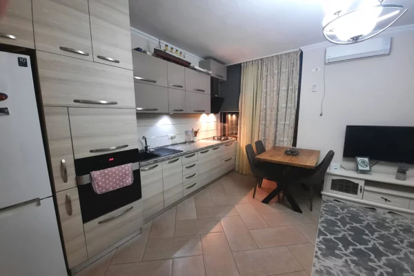 Shtepi me qera Apartament ne Tirane, 2+1, Mobilimi E mobiluar, Pagesa 60,000  Leke.