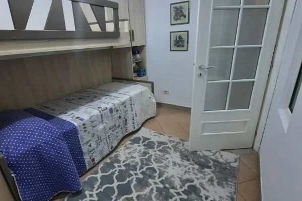 Shtepi me qera Apartament ne Tirane, 2+1, Mobilimi E mobiluar, Pagesa 60,000  Leke.