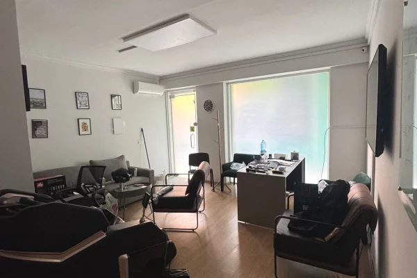 Ambient biznesi me qera 3+1 ne Tirane - 400 Euro