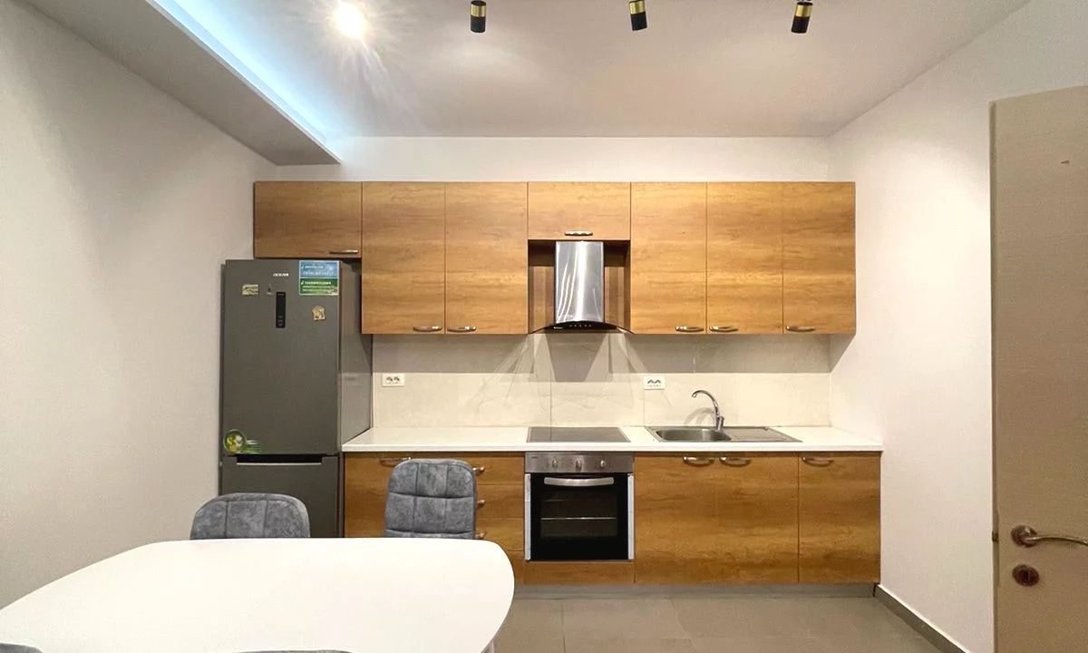 Shtepi me qera Apartament ne Tirane, 1+1, Mobilimi E mobiluar, Pagesa 450  Euro.