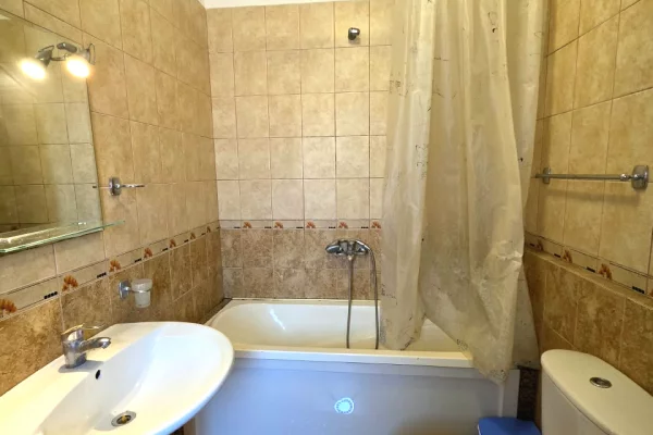 Shtepi me qera Apartament ne Tirane, 2+1, Mobilimi E mobiluar, Pagesa 50,000  Leke.