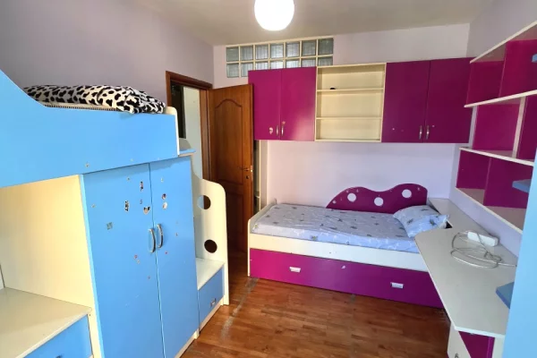 Shtepi me qera Apartament ne Tirane, 2+1, Mobilimi E mobiluar, Pagesa 50,000  Leke.