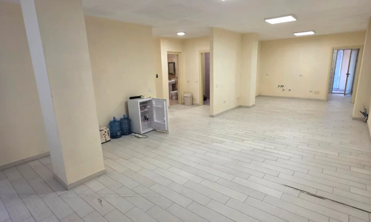 Zyre me qera | Pazari Ri | 140m2 |