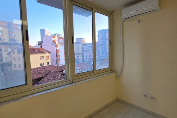 Zyre me qera | Pazari Ri | 140m2 |