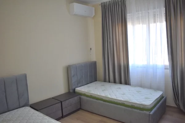 Shtepi me qera Apartament ne Tirane, 1+1, Mobilimi E mobiluar, Pagesa 60,000  Leke.