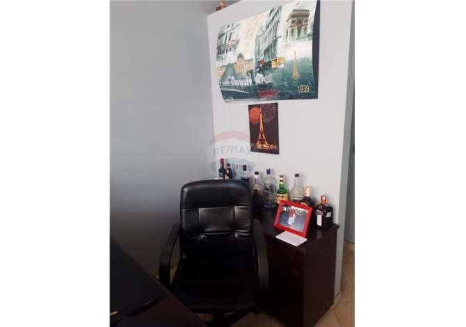 SHITET ZYRE ne Laprake