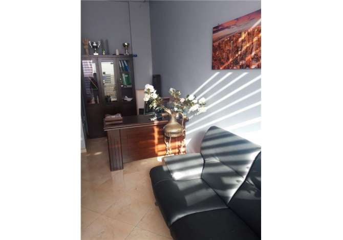 SHITET ZYRE ne Laprake