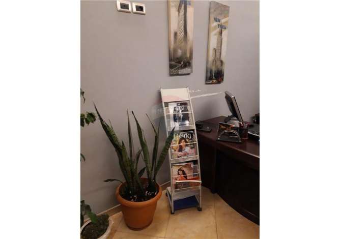 SHITET ZYRE ne Laprake