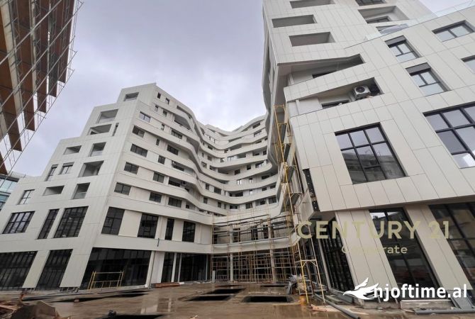 Ambiente Commerciale in Affitto 1+1 a Tirana - 1,760 Euro